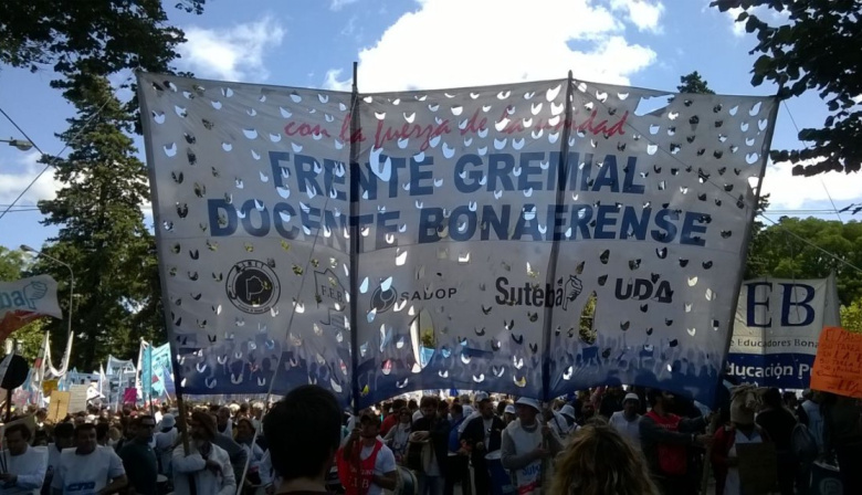 Docentes bonaerenses se suman a la marcha de la CGT contra la reforma laboral