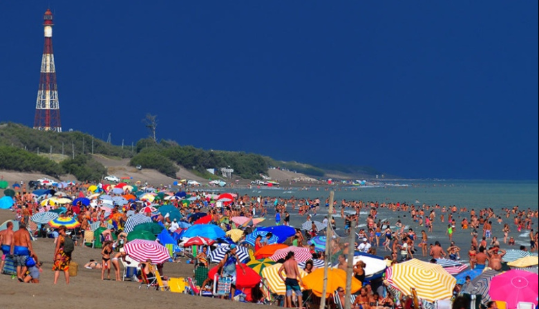El Faro Recalada de Monte Hermoso cumplió 120 años en medio de reclamos por su preservación