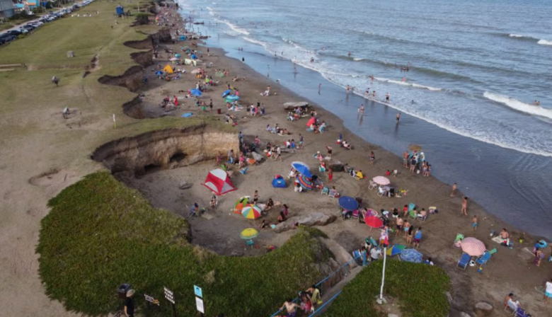 Olas gigantes en Mar del Plata y Mar Chiquita: un muerto y más de 35 heridos