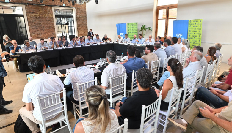 Lisandro Hourcade apuntó a la generación de empleo y el desarrollo de los municipios en encuentro regional en Chascomús