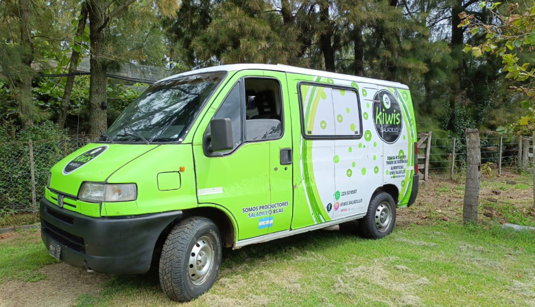 Entre kiwis y naturaleza: el proyecto productivo que floreció en Saladillo