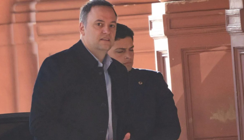 Denuncian a Manuel Adorni por irregularidades en la concesión de Tecnópolis