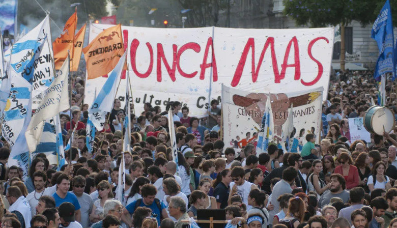 Multitudinaria movilización a 50 años del Golpe de Estado