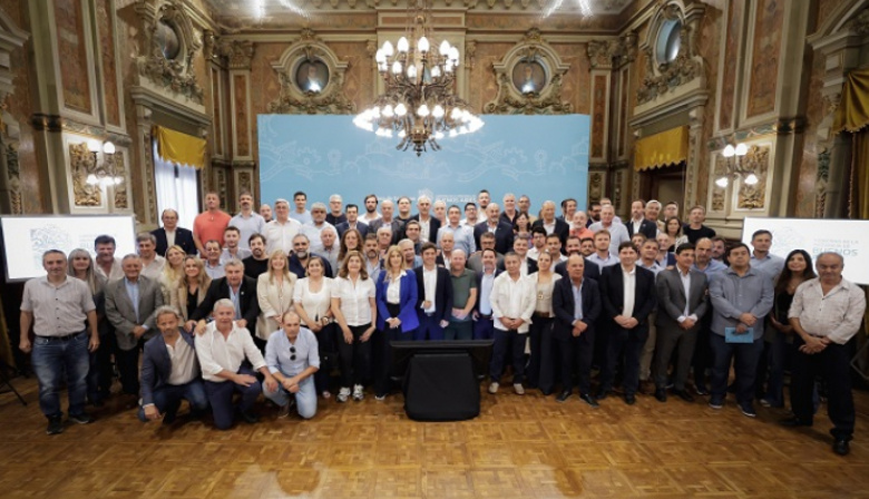 Kicillof: “La Provincia y los municipios no les vamos a dar la espalda a los bonaerenses que sufren necesidades”