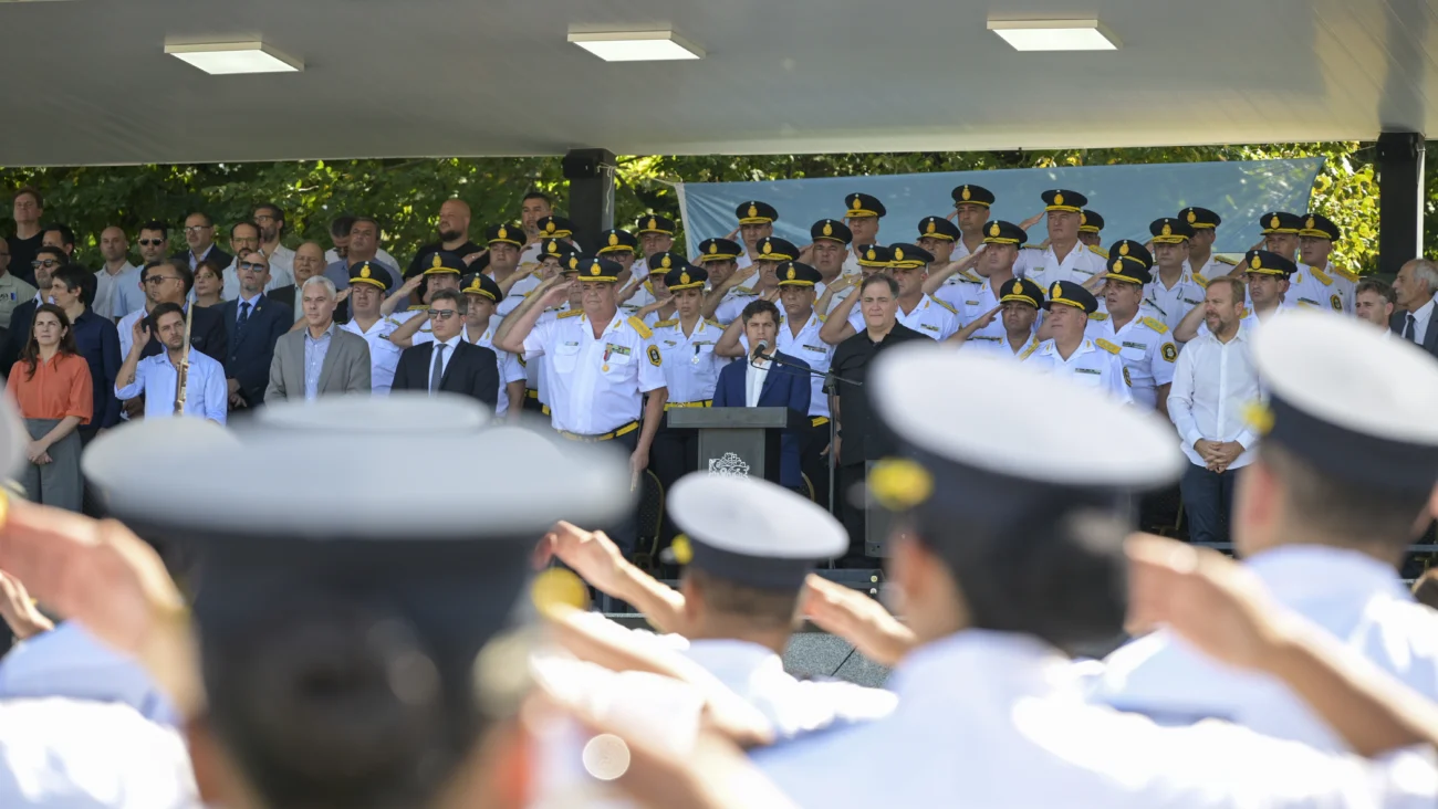 Kicillof encabezó el egreso de 1.547 nuevos oficiales de la Policía bonaerense