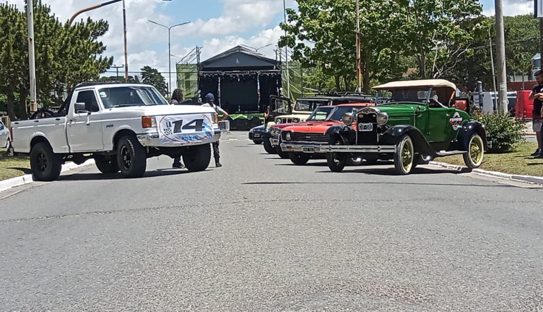 Mar de Ajó: el encuentro de fierreros que suma autos clásicos y música en vivo
