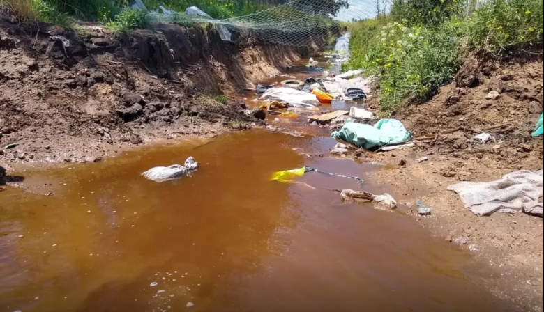 Arroyo Tapalqué: entre la desidia del Estado y la lucha de docentes y alumnos