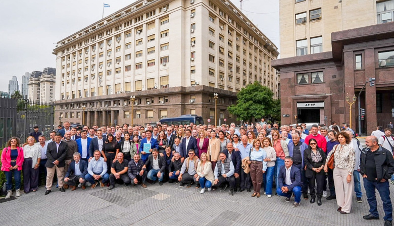 Intendentes bonaerenses denunciarán a Caputo por la devolución de fondos para rutas