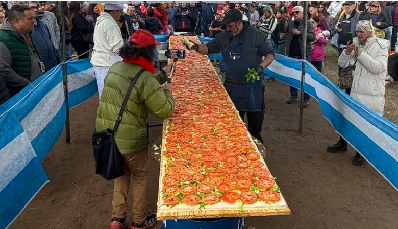 Villa Gesell hizo el sandwich de miga más grande del mundo