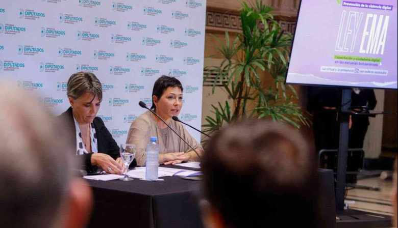 Presentaron la "Ley Ema" para prevenir la violencia digital en las escuelas bonaerenses