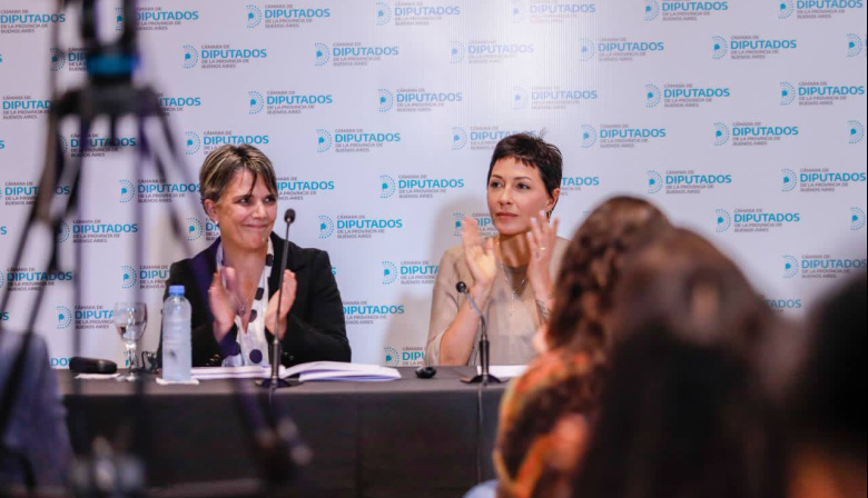 Mayra Mendoza presentó la "Ley Ema" para prevenir la violencia digital en las escuelas bonaerenses