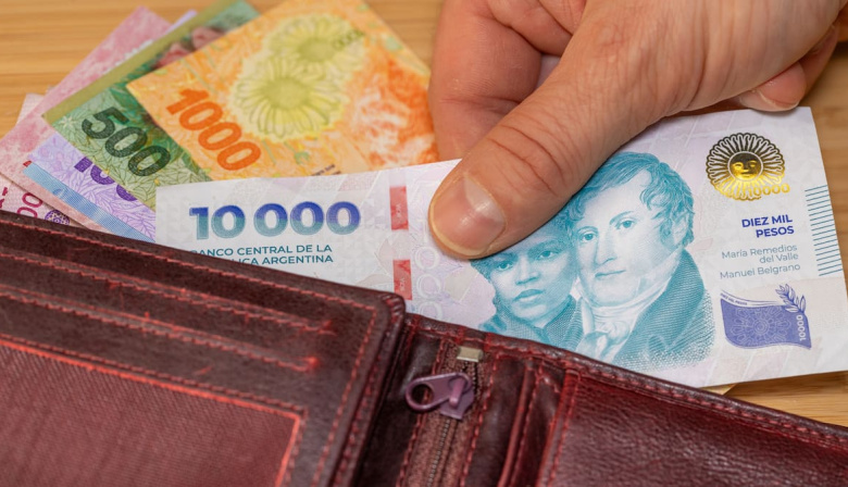 Según el Indec, en abril los salarios subieron más que la inflación