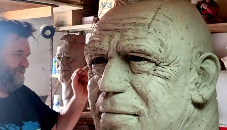 Ricardo Iorio: así avanza el monumento de seis metros en las sierras bonaerenses