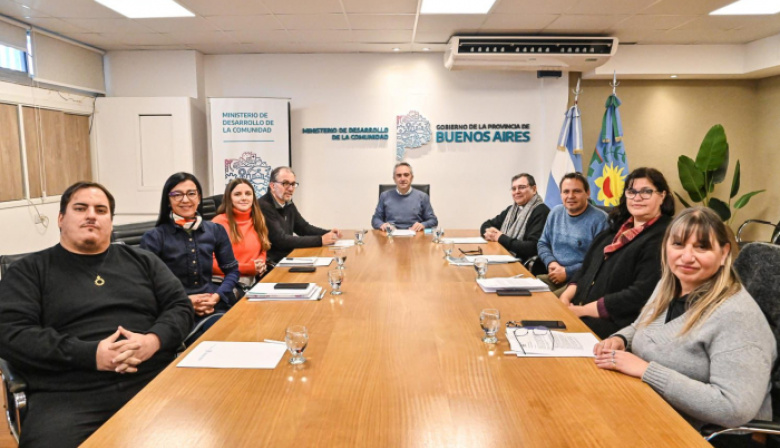 Larroque recibió a autoridades de la Iglesia y Cáritas