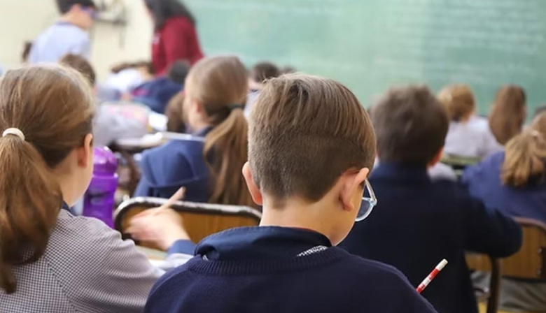 La Legislatura bonaerense debate eliminar el límite de 50 años para docentes titulares