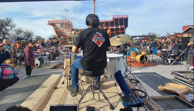Más de 50 bateristas volverán a tocar juntos frente a la Carabela de Santa Teresita