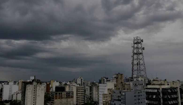Diluvió sobre el AMBA y se mantiene la alerta por tormentas en toda la provincia