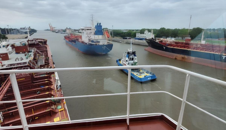 Conflicto en puertos: El Gobierno acordó con los prácticos una rebaja y se levantó el paro