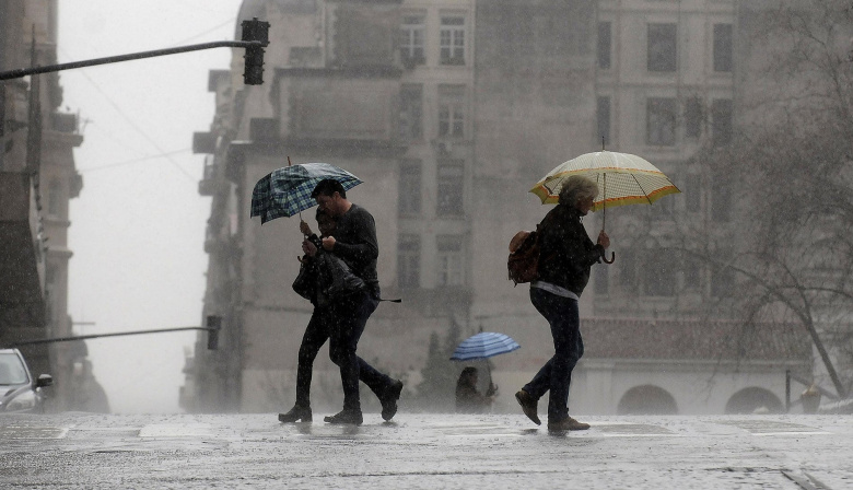 Temporal en el AMBA: cayó en horas más de la mitad de la lluvia prevista para todo agosto