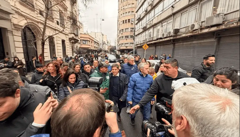 Kicillof participó en la marcha contra modificar la Ley de Tierras: "A Milei se le cayó la careta de outsider"