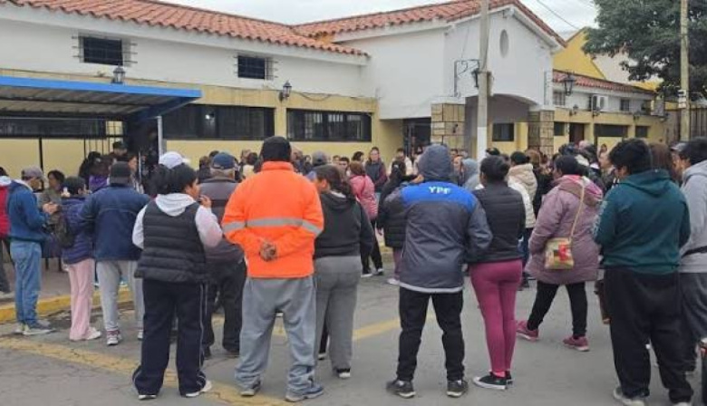 Vecinos de Santa Teresita reclamaron por fuertes aumentos en las facturas de luz