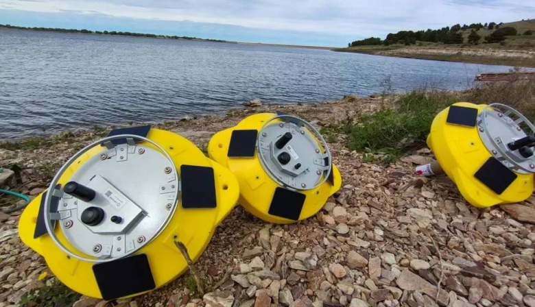 Bahía Blanca esquivó la alerta por cianobacterias gracias a nueve boyas solares