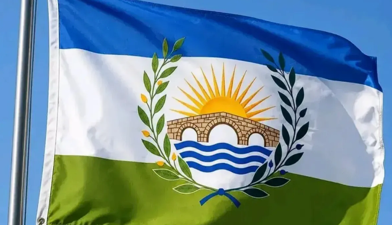 Arrecifes estrenó su propia bandera, elegida por los vecinos en votación popular