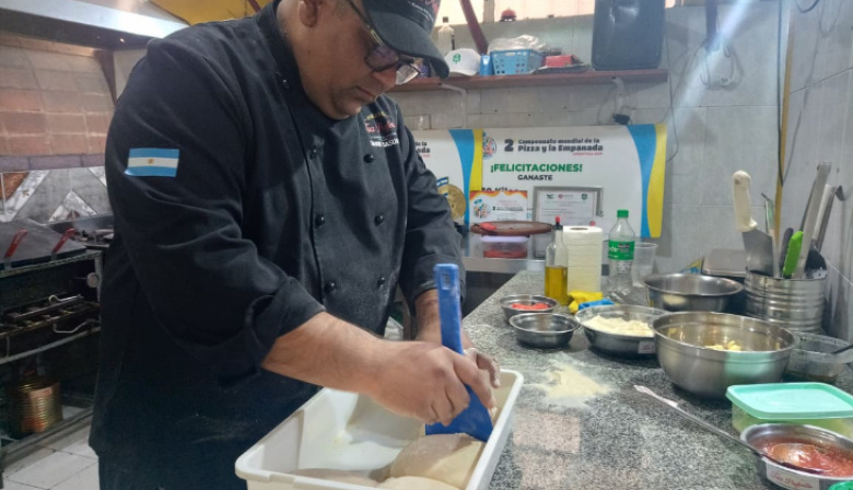 Un pizzero de Laferrere ganó dos categorías y subió al podio del Mundial de la Pizza