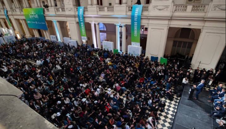 Más de 500 jóvenes debatieron en La Plata una agenda federal de políticas públicas