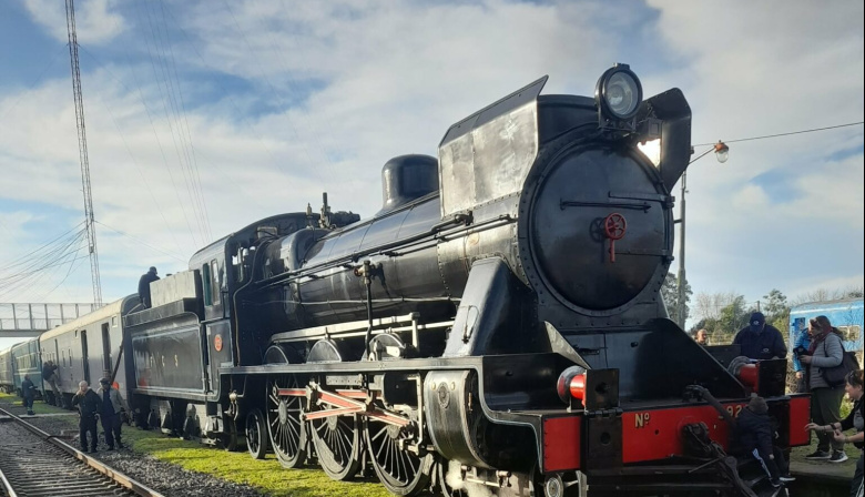 Una locomotora a vapor vuelve a encender la ilusión de llegar a Mar del Plata