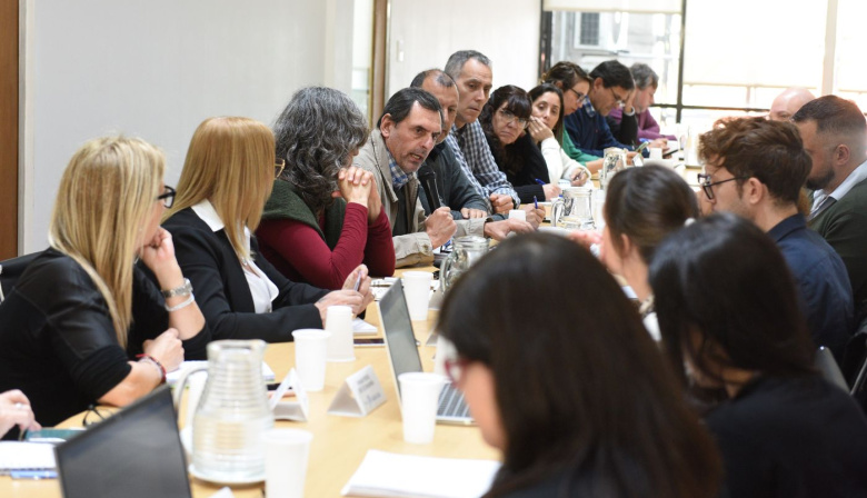 La Provincia convocó a los estatales bonaerenses a negociar salarios