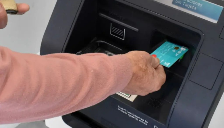 Docentes bonaerenses cobrarán antes: la Provincia adelanta los sueldos por los feriados