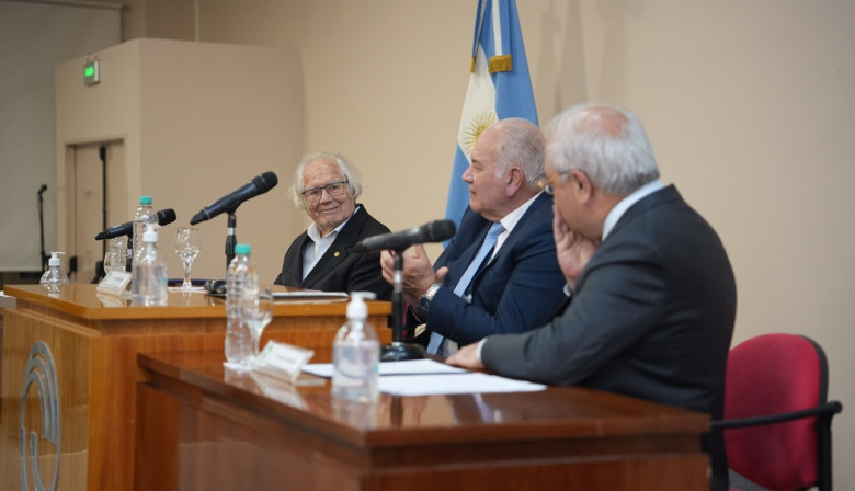 Pérez Esquivel fue distinguido en La Matanza y pidió una democracia con más derechos