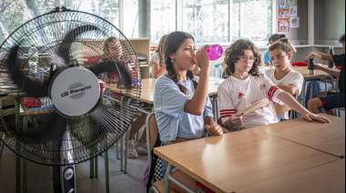 Sileoni compró ventiladores para evitar la suspensión de clases