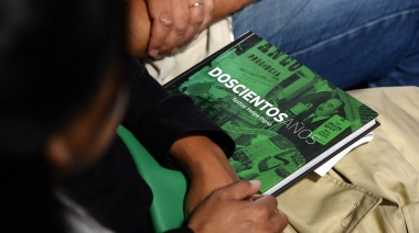 Kicillof y Pigna presentan el libro "Doscientos Años" sobre el Banco Provincia