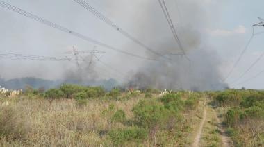 Controlaron el incendio que provocó el apagón y continúan con tareas de enfriamiento