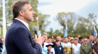 Achával junto a los héroes de Malvinas en la conmemoración del 2 de abril