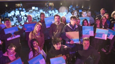 Fernando Moreira entregó 484 computadoras de Conectar Igualdad Bonaerense