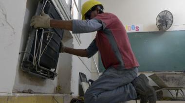 Comienzan los trabajos de obras y calefacción en escuelas platenses