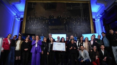 Cecilia Moreau distinguió al Equipo Argentino de Antropología Forense con la mención de honor “Juan Bautista Alberdi” por su aporte a los derechos humanos