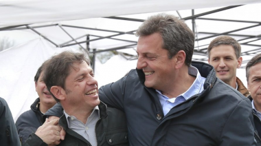 Trabajadores de la salud realizan un acto de apoyo a Massa y Kicillof en La Plata 