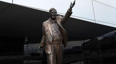 Cómo es el microestadio de Quilmes donde pondrán la estatua de Néstor Kirchner que se llevaron del CCK