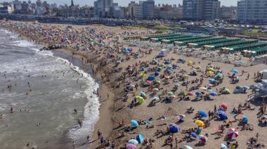 Mar del Plata festeja sus 150 años con música y una torta gigante