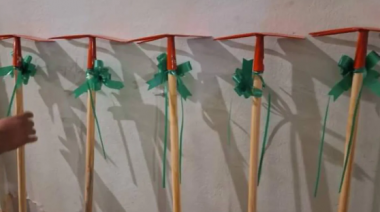 Intendente llevó zapines a los concejales y los mandó "a laburar"
