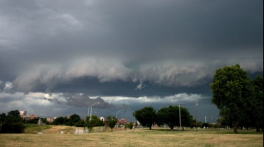 La alerta por tormentas trepó a “naranja” para más de 30 distritos bonaerenses