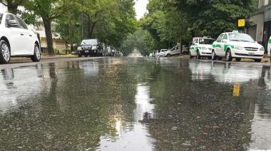 La alerta por tormentas trepó a “roja” para gran parte de la provincia