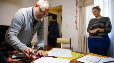 Un Intendente del Conurbano rechaza cobrar una tasa e invita a cargar nafta en su municipio