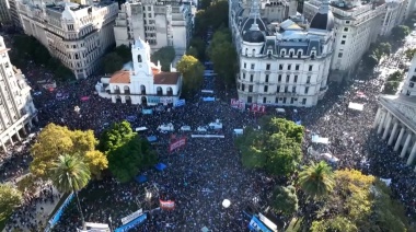 Masiva marcha en defensa de la Universidad y la educación pública