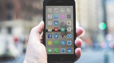 Promueven una ley para cuidar los datos de quienes usan apps en sus celulares
