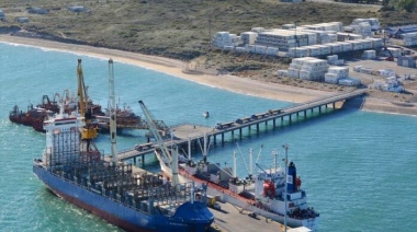 Río Negro propone un puerto privado y sin gremios para quitarle la planta de GNL a Bahía Blanca